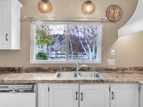 Kitchen - 621 Ch. Bédard, Saint-Tite, QC - Indoor Photo Showing Kitchen With Double Sink