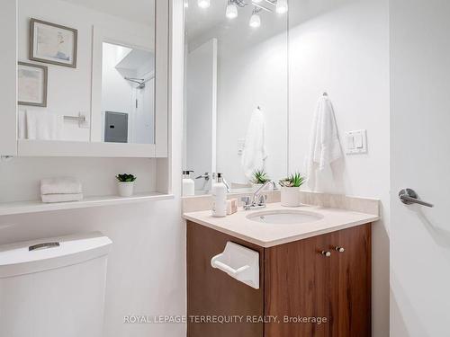 602-438 King St W, Toronto, ON - Indoor Photo Showing Bathroom