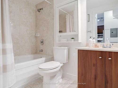 602-438 King St W, Toronto, ON - Indoor Photo Showing Bathroom