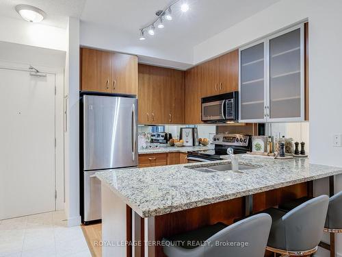 602-438 King St W, Toronto, ON - Indoor Photo Showing Kitchen