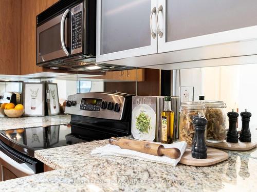 602-438 King St W, Toronto, ON - Indoor Photo Showing Kitchen