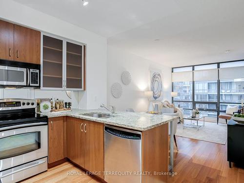 602-438 King St W, Toronto, ON - Indoor Photo Showing Kitchen