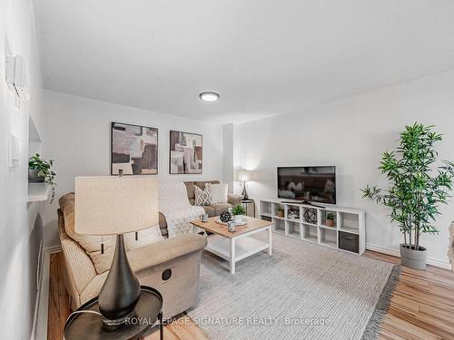 41-1735 Walnut Lane, Pickering, ON - Indoor Photo Showing Living Room