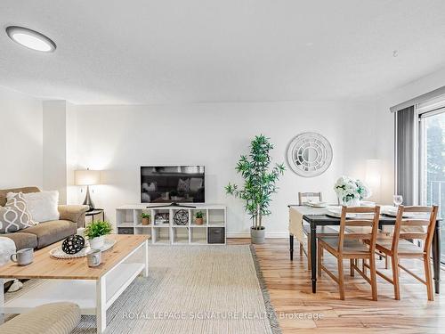 41-1735 Walnut Lane, Pickering, ON - Indoor Photo Showing Living Room