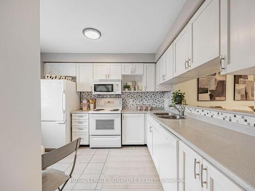 41-1735 Walnut Lane, Pickering, ON - Indoor Photo Showing Kitchen With Double Sink