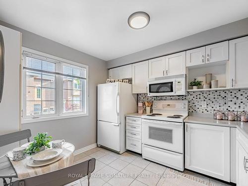 41-1735 Walnut Lane, Pickering, ON - Indoor Photo Showing Kitchen