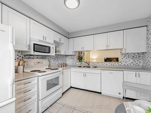 41-1735 Walnut Lane, Pickering, ON - Indoor Photo Showing Kitchen With Double Sink