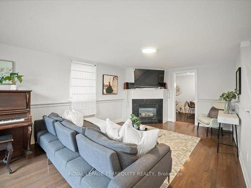 124 Toronto St S, Uxbridge, ON - Indoor Photo Showing Living Room With Fireplace