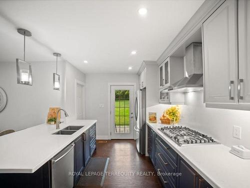 124 Toronto St S, Uxbridge, ON - Indoor Photo Showing Kitchen With Double Sink With Upgraded Kitchen