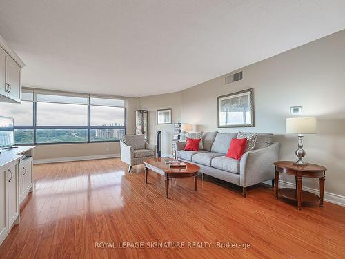 1201-1300 Bloor St, Mississauga, ON - Indoor Photo Showing Living Room