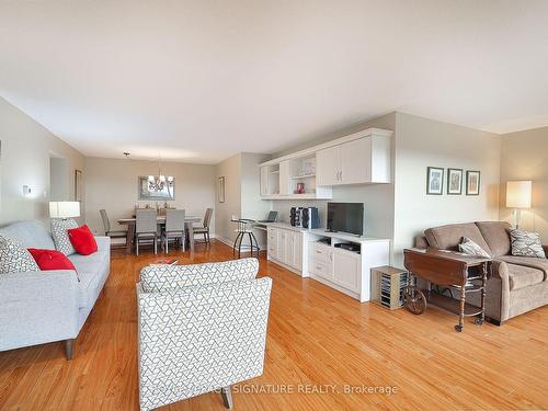 1201-1300 Bloor St, Mississauga, ON - Indoor Photo Showing Living Room