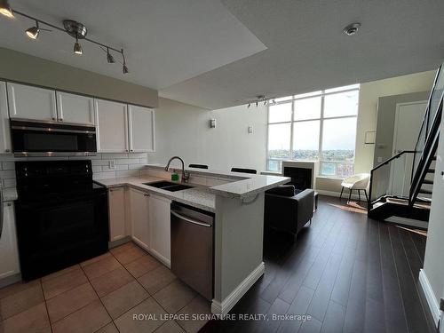 714-250 Manitoba St, Toronto, ON - Indoor Photo Showing Kitchen With Double Sink