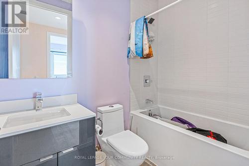 6005 - 7 Grenville Street, Toronto, ON - Indoor Photo Showing Bathroom