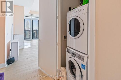 6005 - 7 Grenville Street, Toronto, ON - Indoor Photo Showing Laundry Room