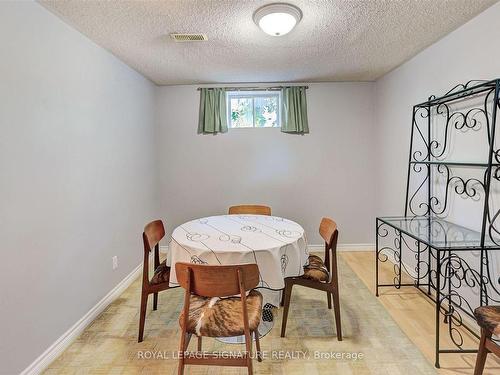 3157 The Credit Woodlands, Mississauga, ON - Indoor Photo Showing Dining Room