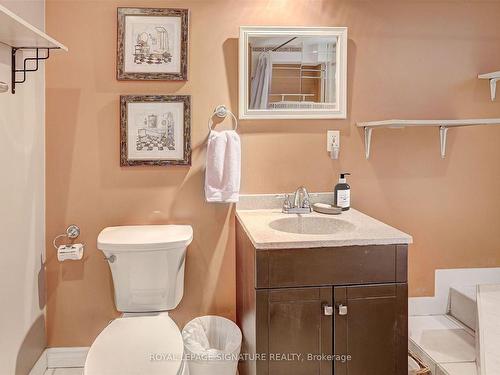 3157 The Credit Woodlands, Mississauga, ON - Indoor Photo Showing Bathroom