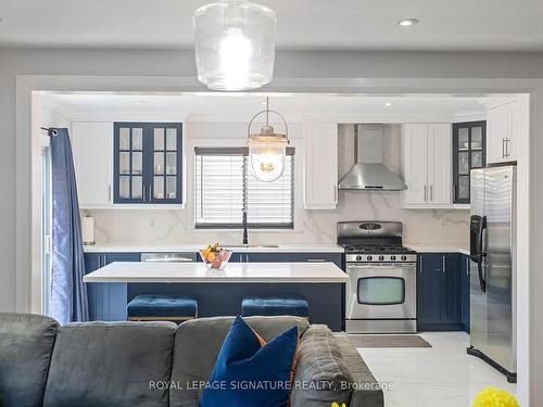 956 Huffman Cres, Milton, ON - Indoor Photo Showing Kitchen