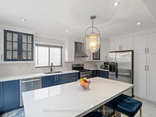 956 Huffman Cres, Milton, ON - Indoor Photo Showing Kitchen With Double Sink