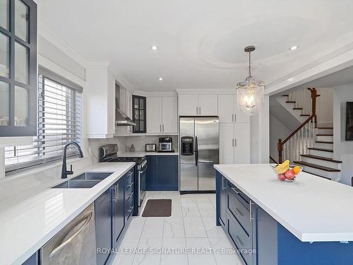 956 Huffman Cres, Milton, ON - Indoor Photo Showing Kitchen With Double Sink