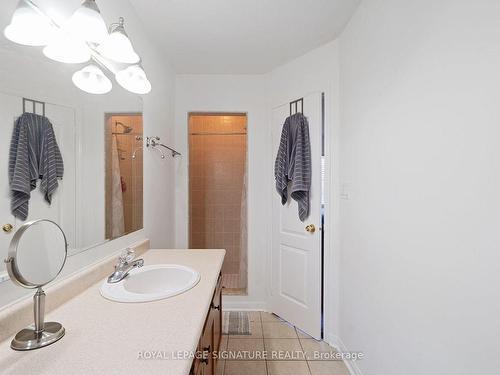 956 Huffman Cres, Milton, ON - Indoor Photo Showing Bathroom