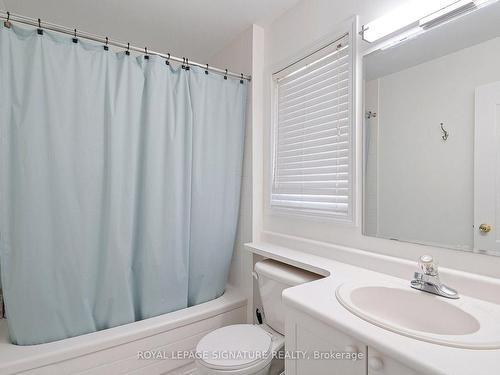 956 Huffman Cres, Milton, ON - Indoor Photo Showing Bathroom