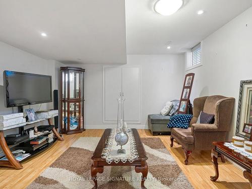 956 Huffman Cres, Milton, ON - Indoor Photo Showing Living Room