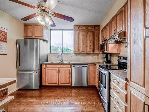 307-93 Westwood Rd, Guelph, ON - Indoor Photo Showing Kitchen With Stainless Steel Kitchen