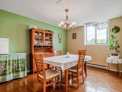 307-93 Westwood Rd, Guelph, ON - Indoor Photo Showing Dining Room