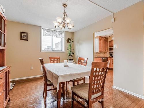 307-93 Westwood Rd, Guelph, ON - Indoor Photo Showing Dining Room