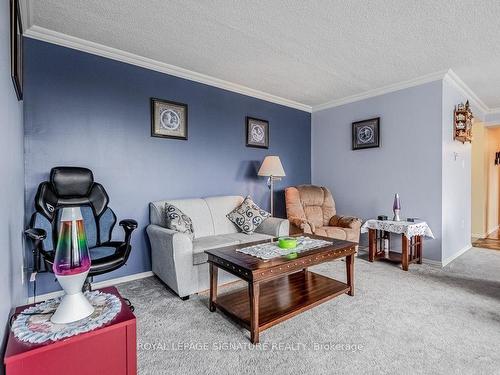 307-93 Westwood Rd, Guelph, ON - Indoor Photo Showing Living Room