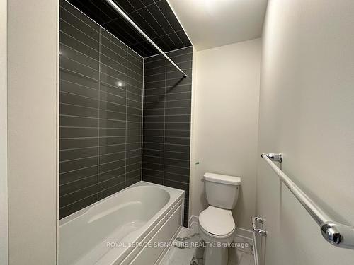 37 Keelson St, Welland, ON - Indoor Photo Showing Bathroom