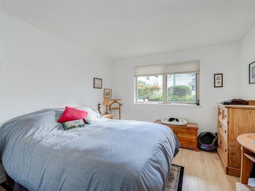 108-1436 Harrison St, Victoria, BC - Indoor Photo Showing Bedroom