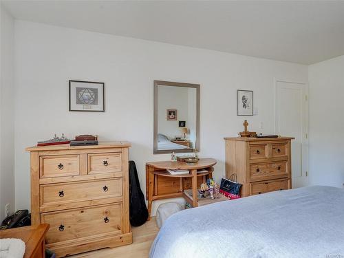 108-1436 Harrison St, Victoria, BC - Indoor Photo Showing Bedroom