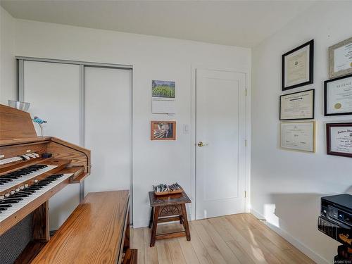 108-1436 Harrison St, Victoria, BC - Indoor Photo Showing Other Room