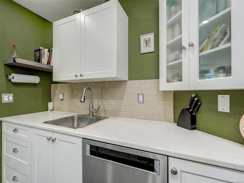 108-1436 Harrison St, Victoria, BC - Indoor Photo Showing Kitchen