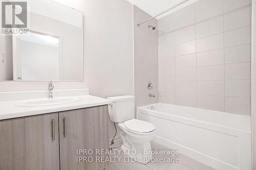 727 Heathrow Path, Oshawa, ON - Indoor Photo Showing Bathroom