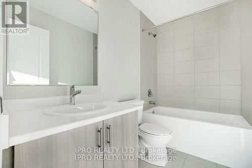 727 Heathrow Path, Oshawa, ON - Indoor Photo Showing Bathroom