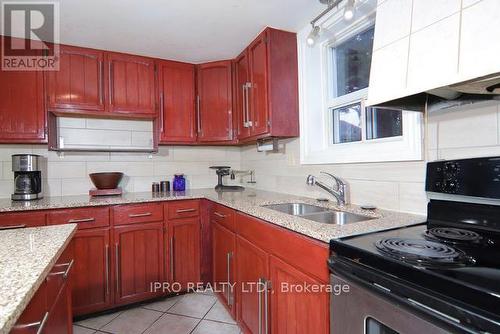 707 Niagara Boulevard, Fort Erie, ON - Indoor Photo Showing Kitchen With Double Sink