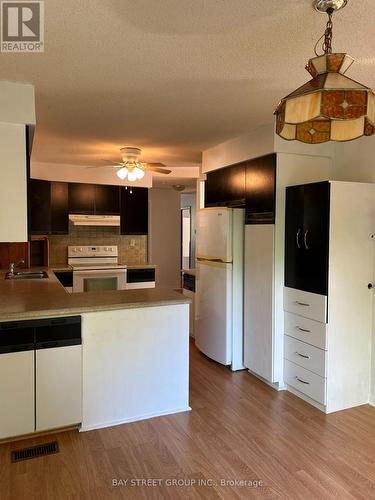 328 Andrew Street, Newmarket, ON - Indoor Photo Showing Kitchen