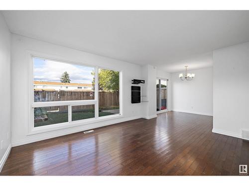 197 Grandin Vg, St. Albert, AB - Indoor Photo Showing Living Room