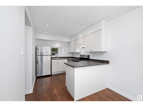 197 Grandin Vg, St. Albert, AB - Indoor Photo Showing Kitchen