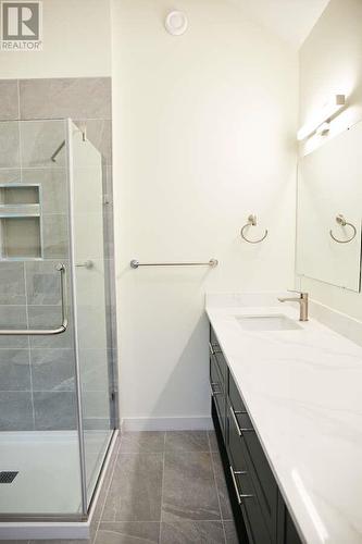 1005 Basin Lane, Revelstoke, BC - Indoor Photo Showing Bathroom