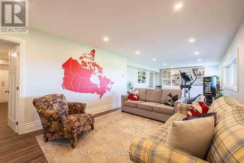 1900 Concession 4 Road, Uxbridge, ON - Indoor Photo Showing Living Room