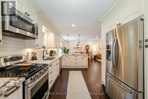 42 Madrid Crescent, Brampton, ON - Indoor Photo Showing Kitchen With Stainless Steel Kitchen With Double Sink With Upgraded Kitchen