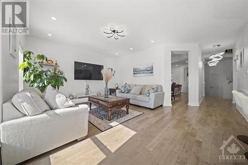 69 Goldridge Drive, Ottawa, ON - Indoor Photo Showing Living Room