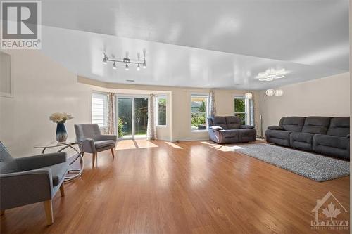 69 Goldridge Drive, Ottawa, ON - Indoor Photo Showing Living Room