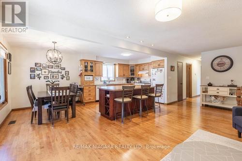 6195 Delta Drive, Niagara Falls, ON - Indoor Photo Showing Dining Room