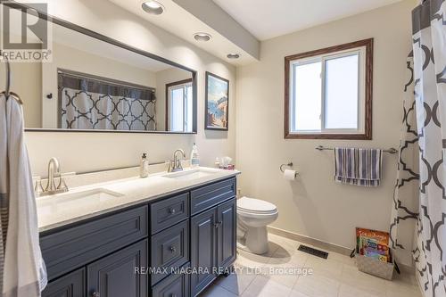 6195 Delta Drive, Niagara Falls, ON - Indoor Photo Showing Bathroom