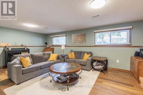 6195 Delta Drive, Niagara Falls, ON - Indoor Photo Showing Living Room