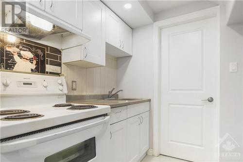 668 Decoeur Drive, Ottawa, ON - Indoor Photo Showing Kitchen